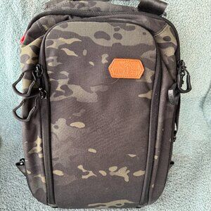 Vanquest Carbide 8, camo, sling/crossbody bag. very nice